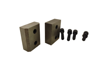 Ніж ( 30х24х11) з 2 отв. М5 (RC-22) комплект